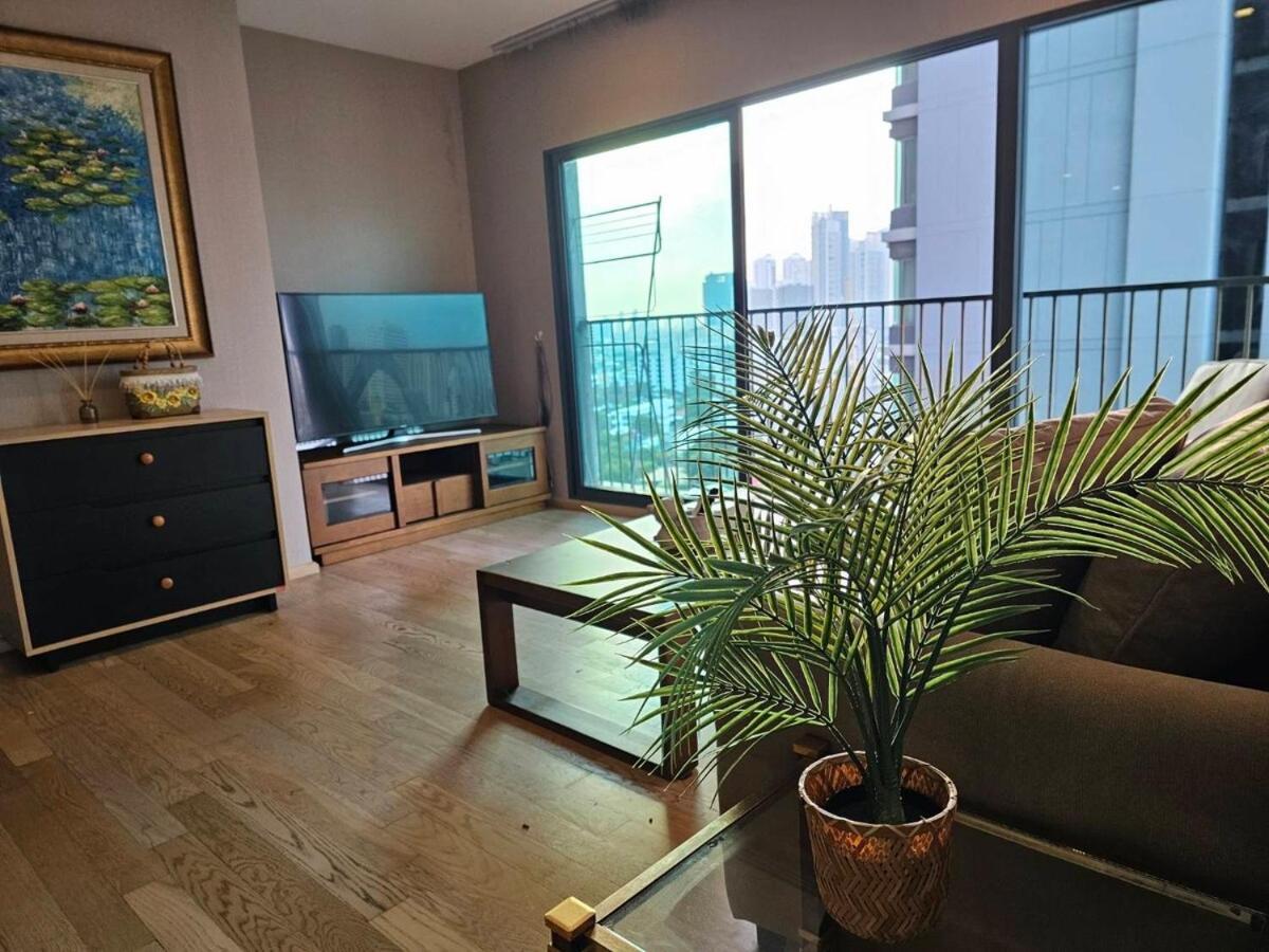 Bts Thong Lor 1 Bedroom Sofa Bed 60sqm Max4person